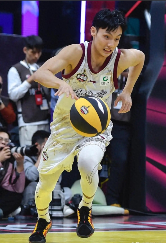 包含赛前全明星赛传出新动向，广东宏远造点机会，管理层表态——赛场秩序良好，资深球员宣示担当的词条-九游sports